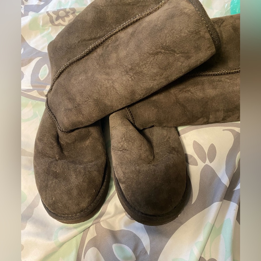 Kirkland women’s tall fur boots. Size 9,‎ brown.